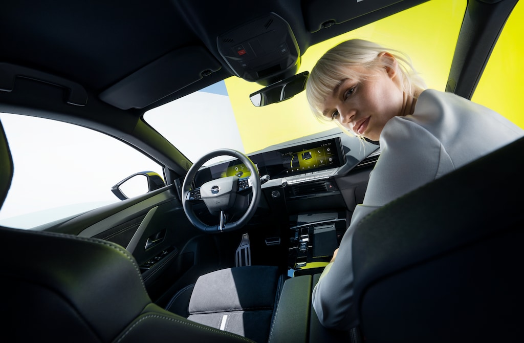 OpelConnect | Safety, Connectivity & Support | Opel